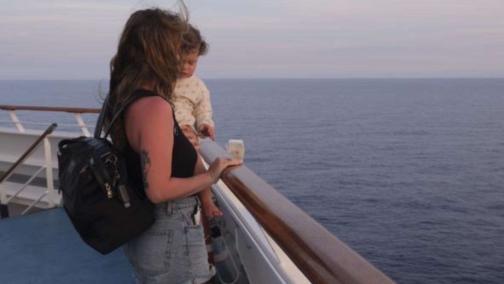Voyager en avion avec bébé: les essentiels à avoir - Maison Paréa