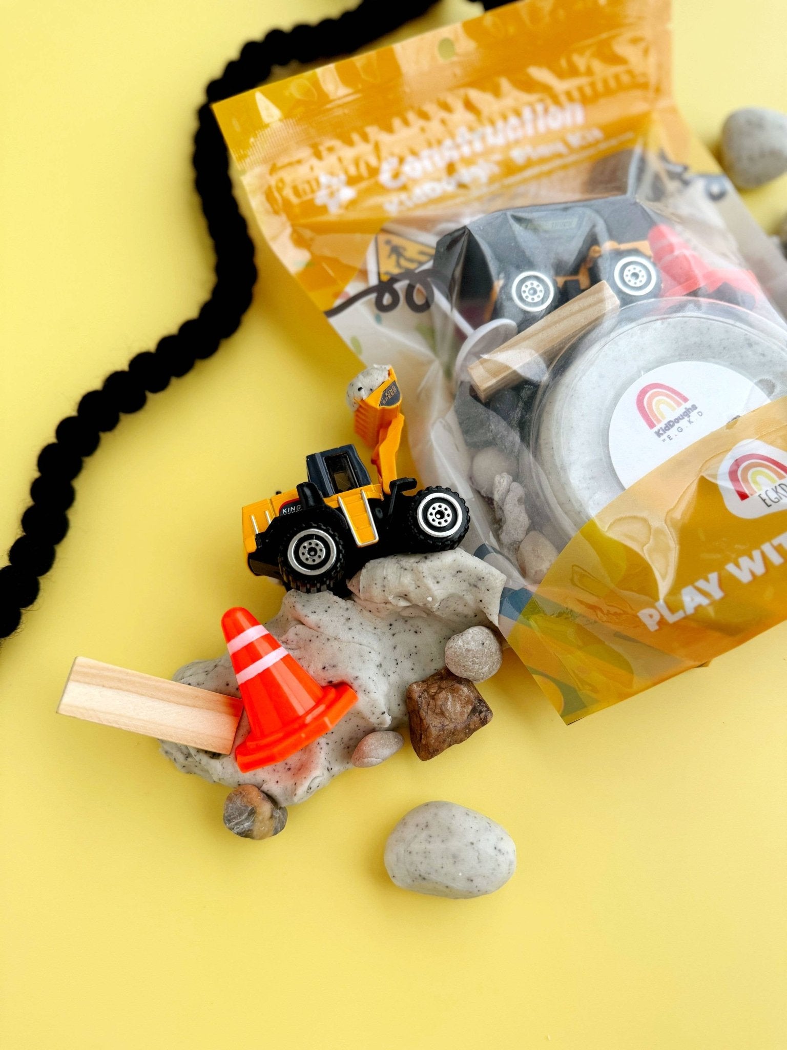 Construction (Cookies & Cream) KidDough Play Kit - Maison Paréa